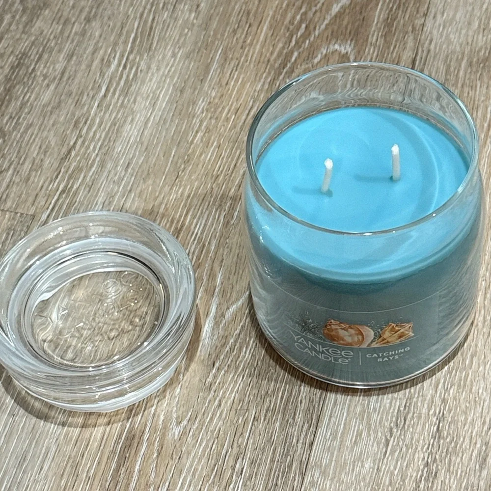 New Yankee Candle Catching Rays 13oz Medium Jar Blue Turquoise Scented